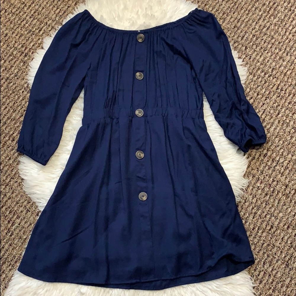 5 for $25🎈 NEW E & M off the shoulder dress
